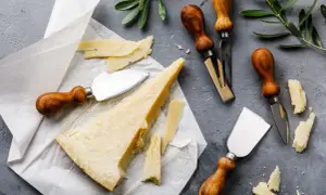 Parmezan w ciąży: Bezpieczny wybór? Poznaj fakty.