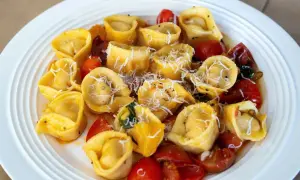 Tortellini: Co to jest? Historia, przepisy i sekrety idealnych pierożków