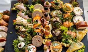 Catering od osoby w Polsce: Ile kosztuje w 2025? [Przewodnik]