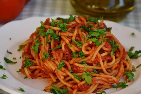 Idealny sos pomidorowy do spaghetti: prosty przepis i sekrety smaku