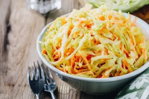 Sekretna surówka z kapusty jak z restauracji przepis krok po kroku