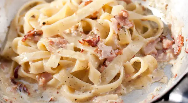 Wege Carbonara: Pyszny Przepis Bez Mięsa i Jajek