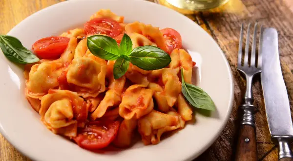 Jak wybrać tortellini? Przewodnik po smakach, markach i etykietach