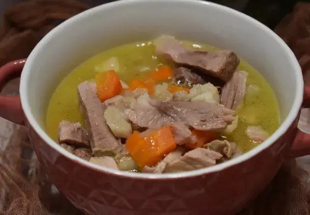 Golonka w zupie: Klasyczne przepisy na aromatyczny wywar