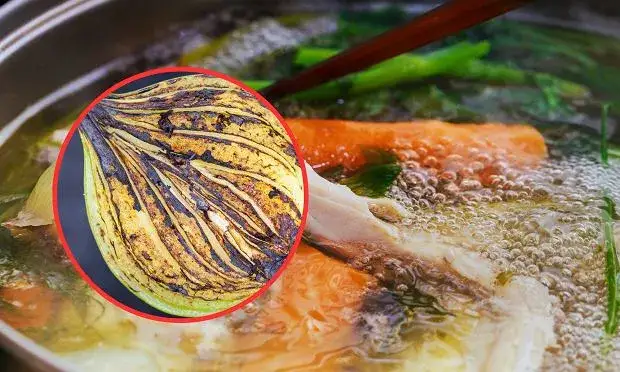 Składniki na rosół włoszczyzna opalona cebula