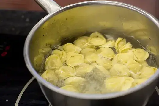 Domowe tortellini krok po kroku