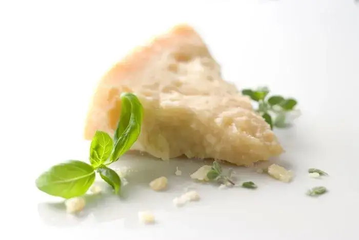 Wegański parmezan z nerkowców i płatków drożdżowych