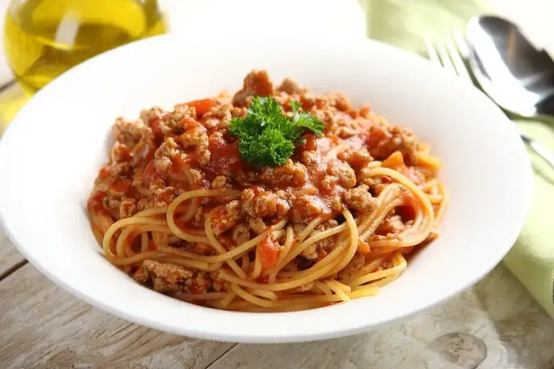 składniki na spaghetti bolognese prosty przepis