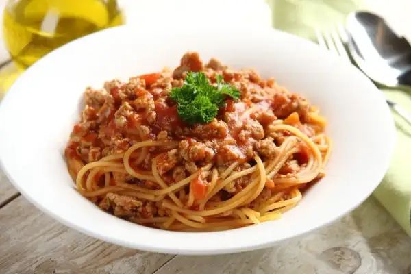 Prosty przepis na Spaghetti Bolognese Szybki i Pyszny!